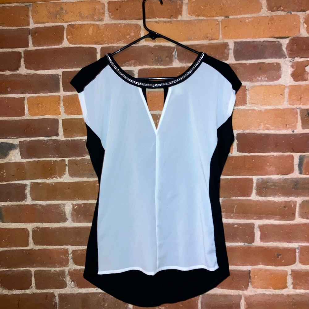 BISOU BISOU Women’s Black and White Blouse